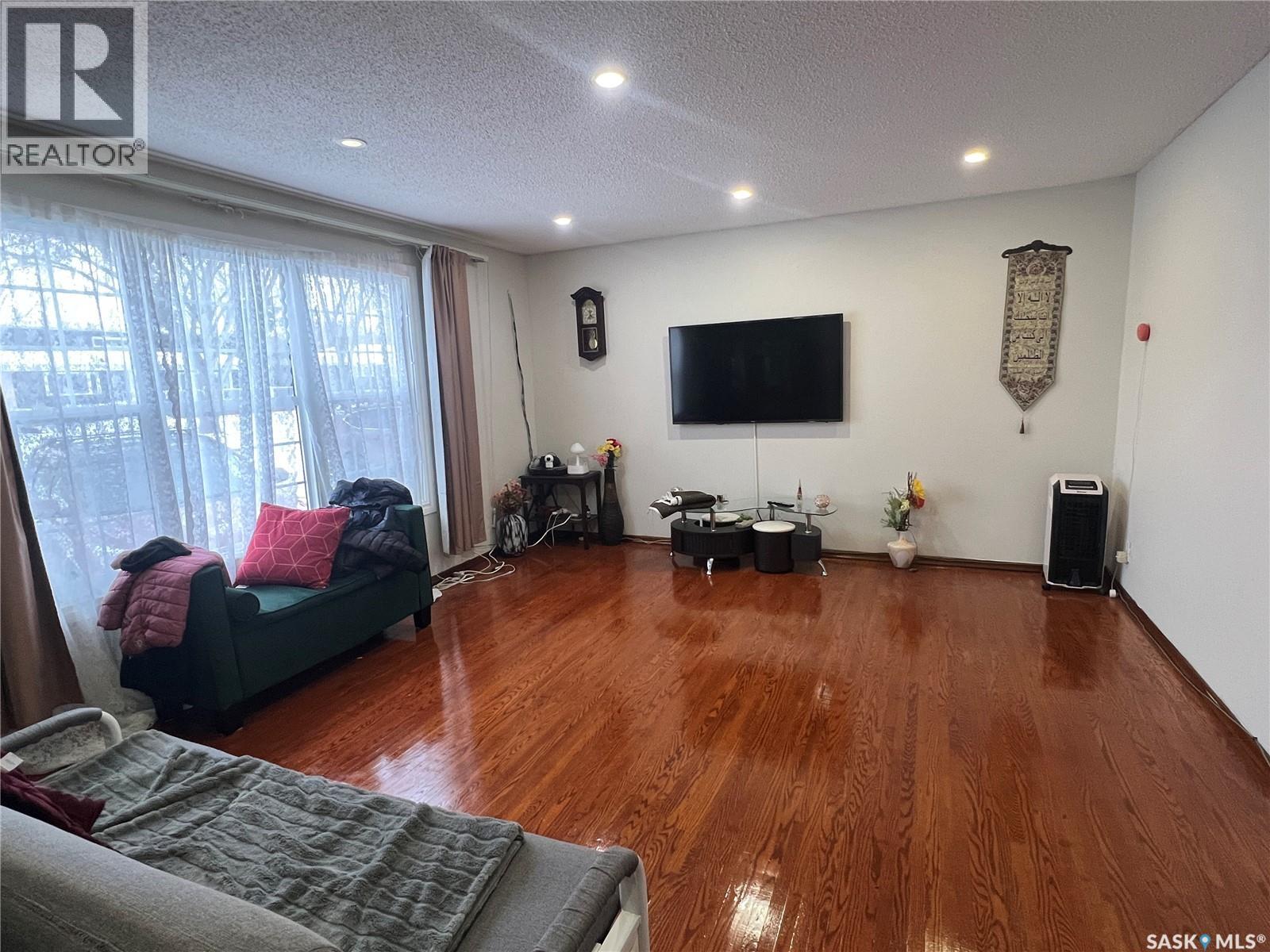 87 Merlin Crescent, Regina, Saskatchewan  S4R 3E3 - Photo 4 - SK027082