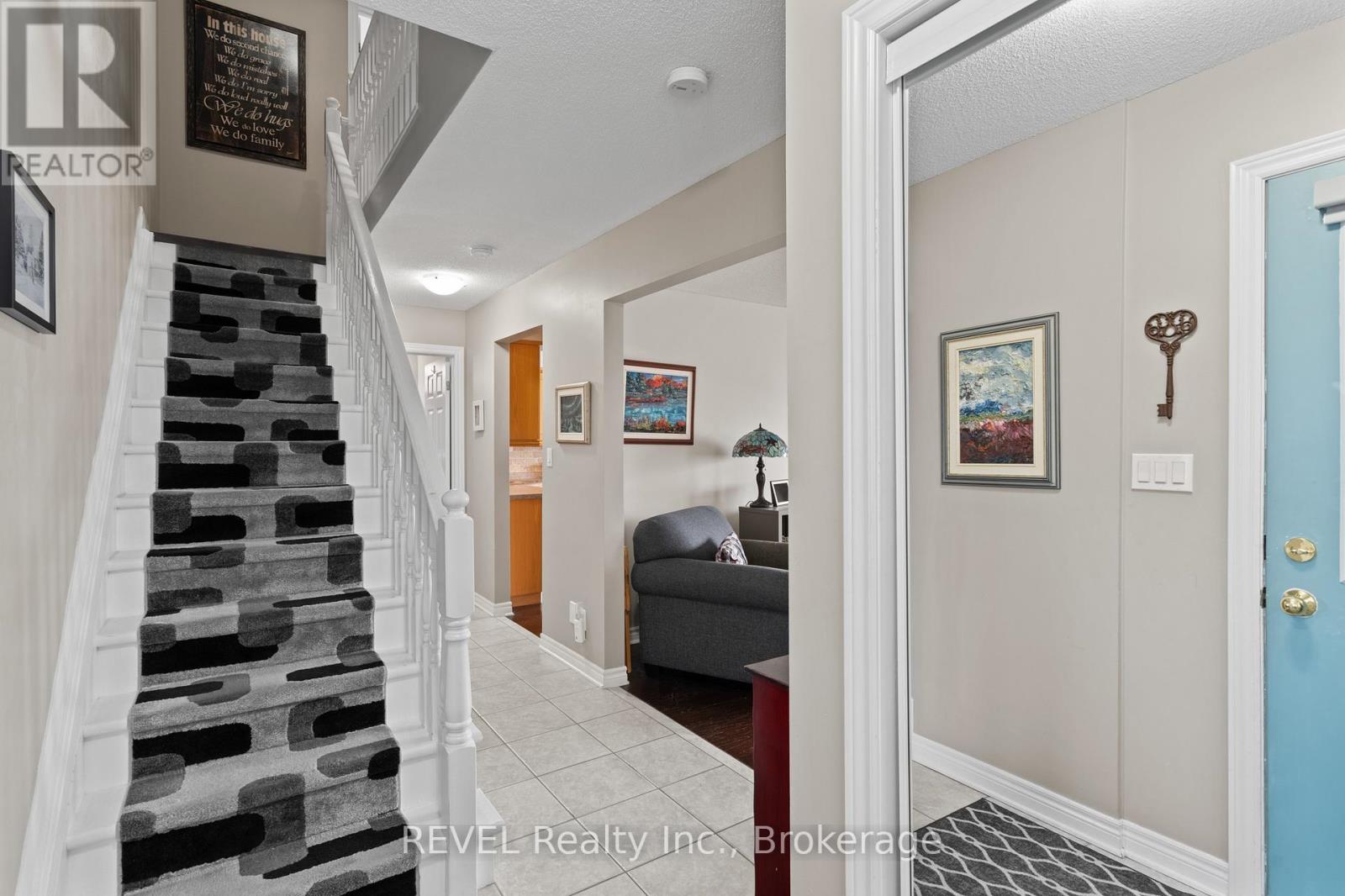 8a Brown Drive, St. Catharines (Rykert/vansickle), Ontario  L2S 3Z4 - Photo 5 - X12711480