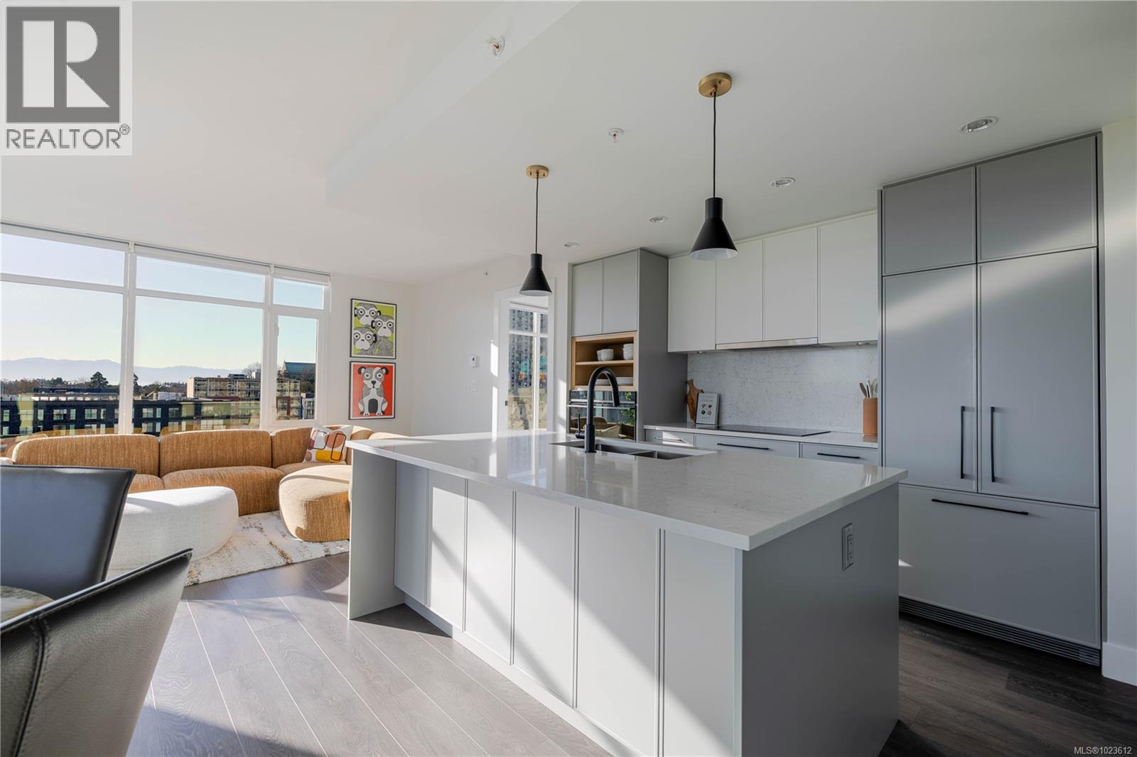 702 960 Yates St, Victoria, British Columbia  V8V 3M3 - Photo 2 - 1023612