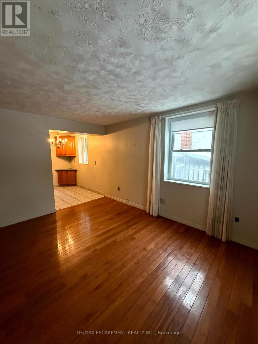 92 Gary Avenue, Hamilton, Ontario  L8S 1Y5 - Photo 11 - X12710528