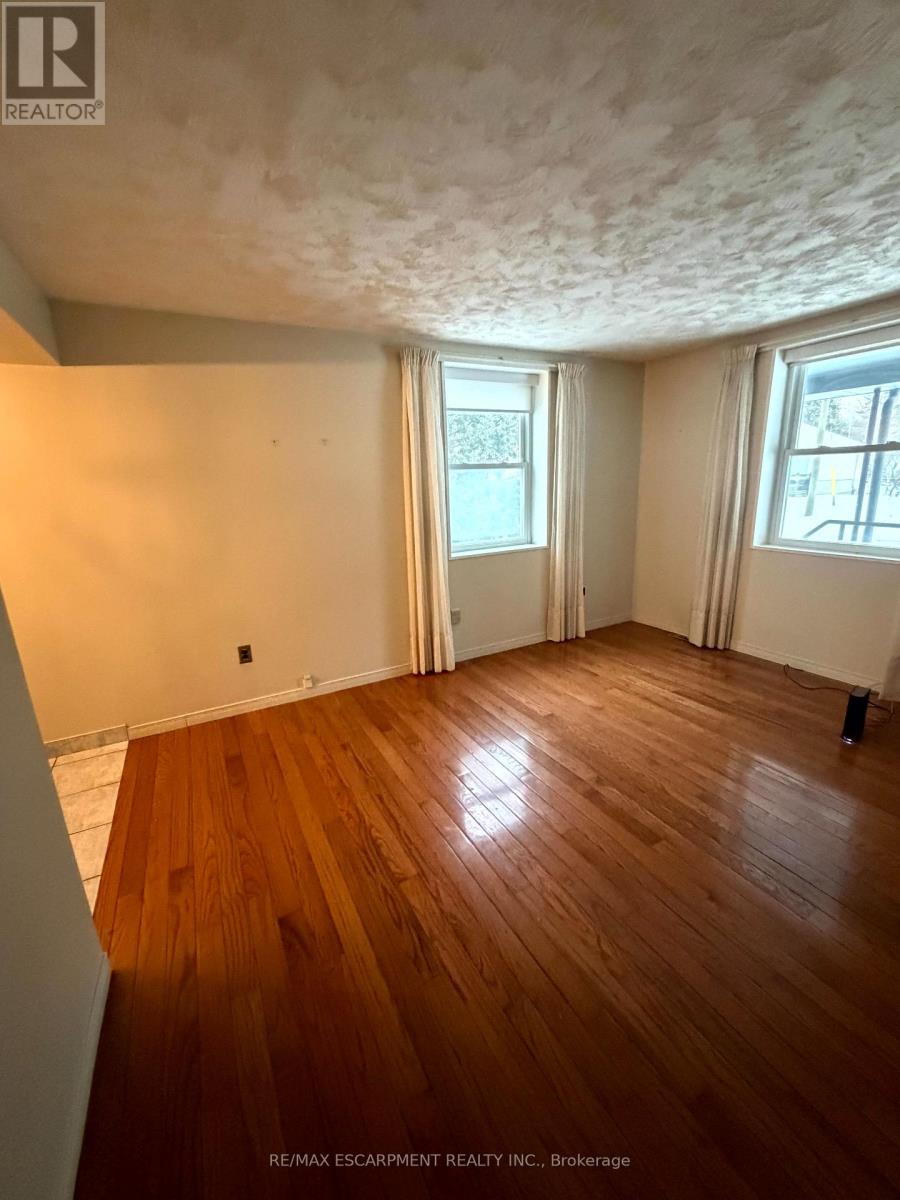 92 Gary Avenue, Hamilton, Ontario  L8S 1Y5 - Photo 13 - X12710528