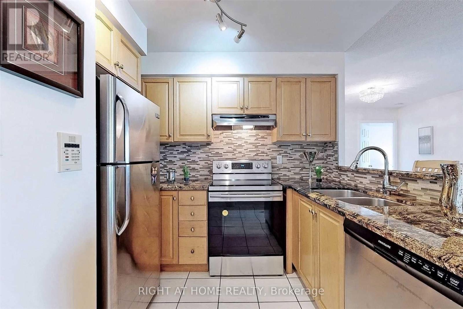 1601 - 7 Lorraine Drive, Toronto, Ontario  M2N 7H2 - Photo 14 - C12711558