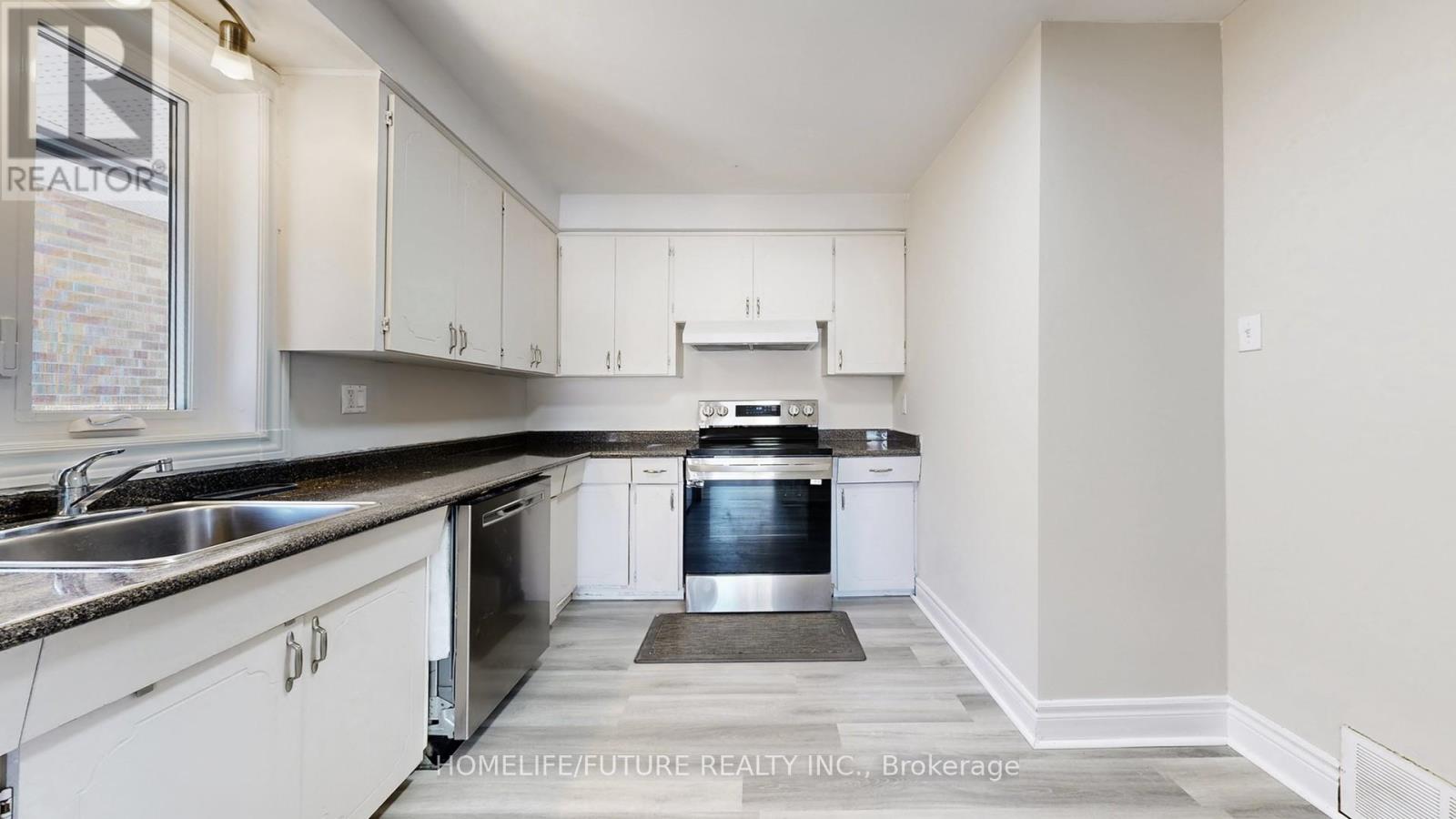 47 Woodthorpe Road, Toronto, Ontario  M4A 1S6 - Photo 4 - C12711560