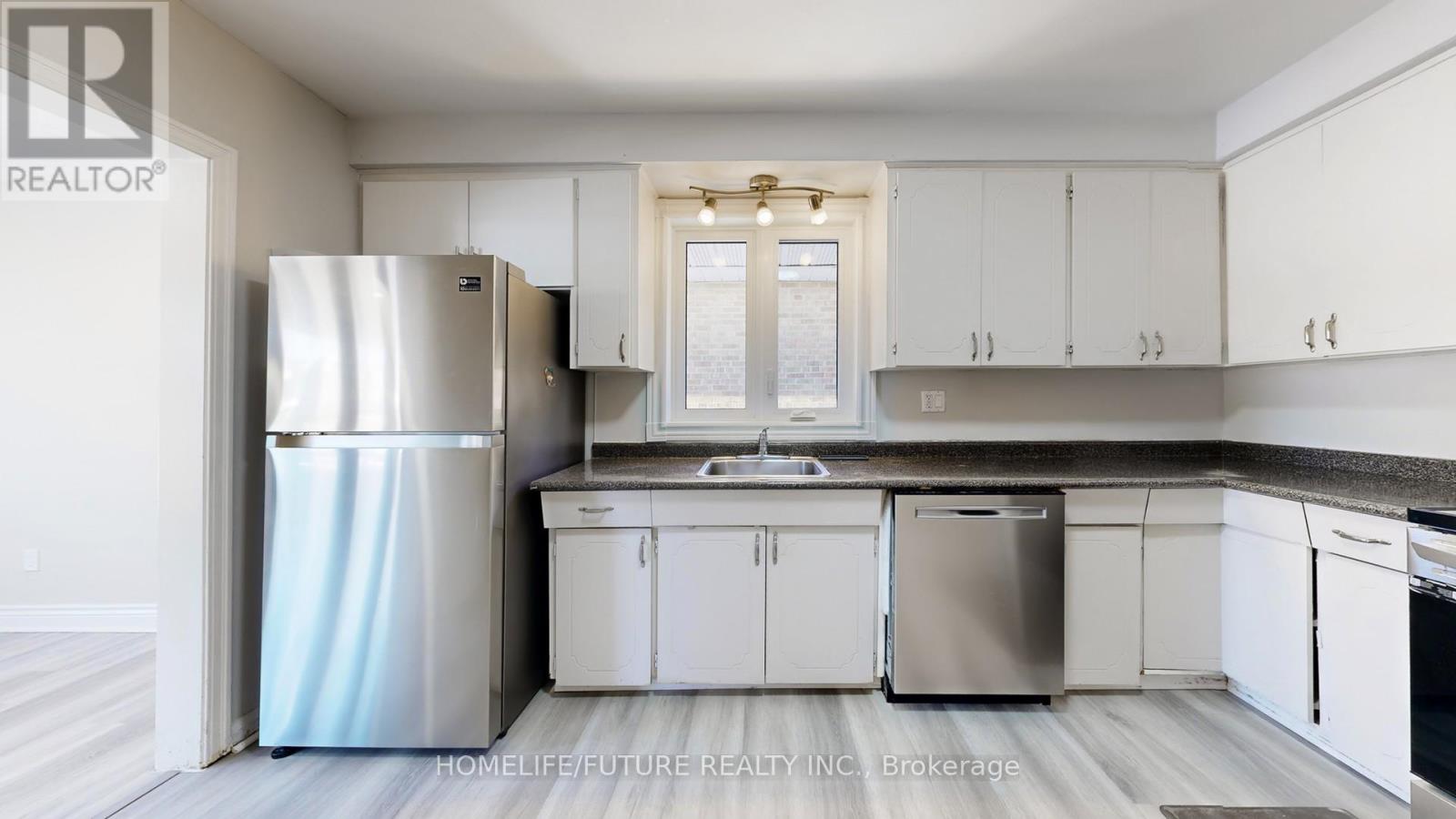 47 Woodthorpe Road, Toronto, Ontario  M4A 1S6 - Photo 5 - C12711560