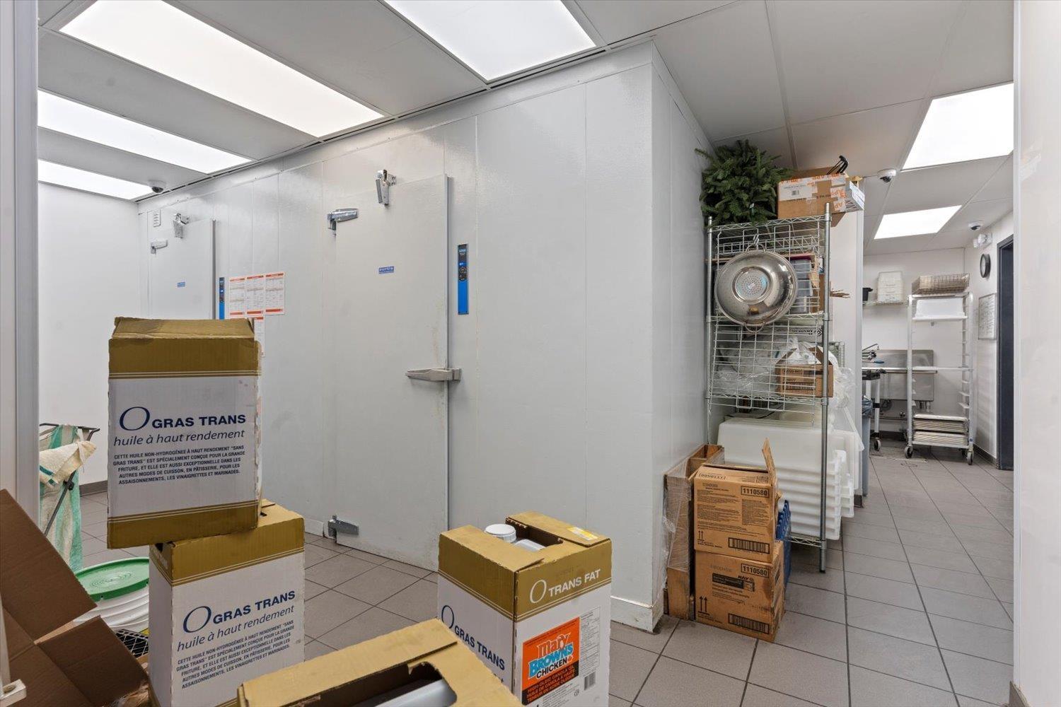 32260 South Fraser Way, Abbotsford, British Columbia  V2T 1W9 - Photo 9 - C8075295