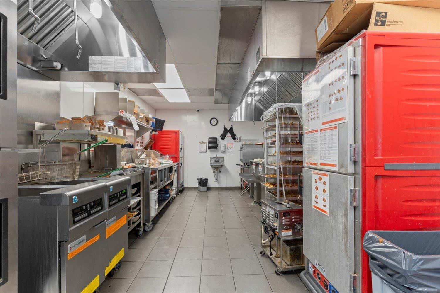 32260 South Fraser Way, Abbotsford, British Columbia  V2T 1W9 - Photo 8 - C8075295