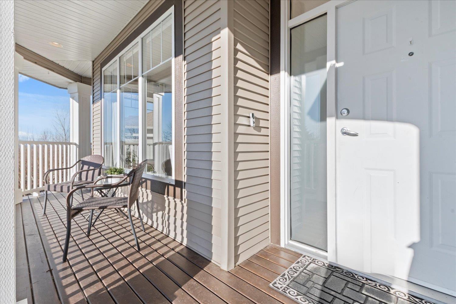 35379 Kinloch Place, Abbotsford, British Columbia  V3G 3A8 - Photo 2 - R3080661