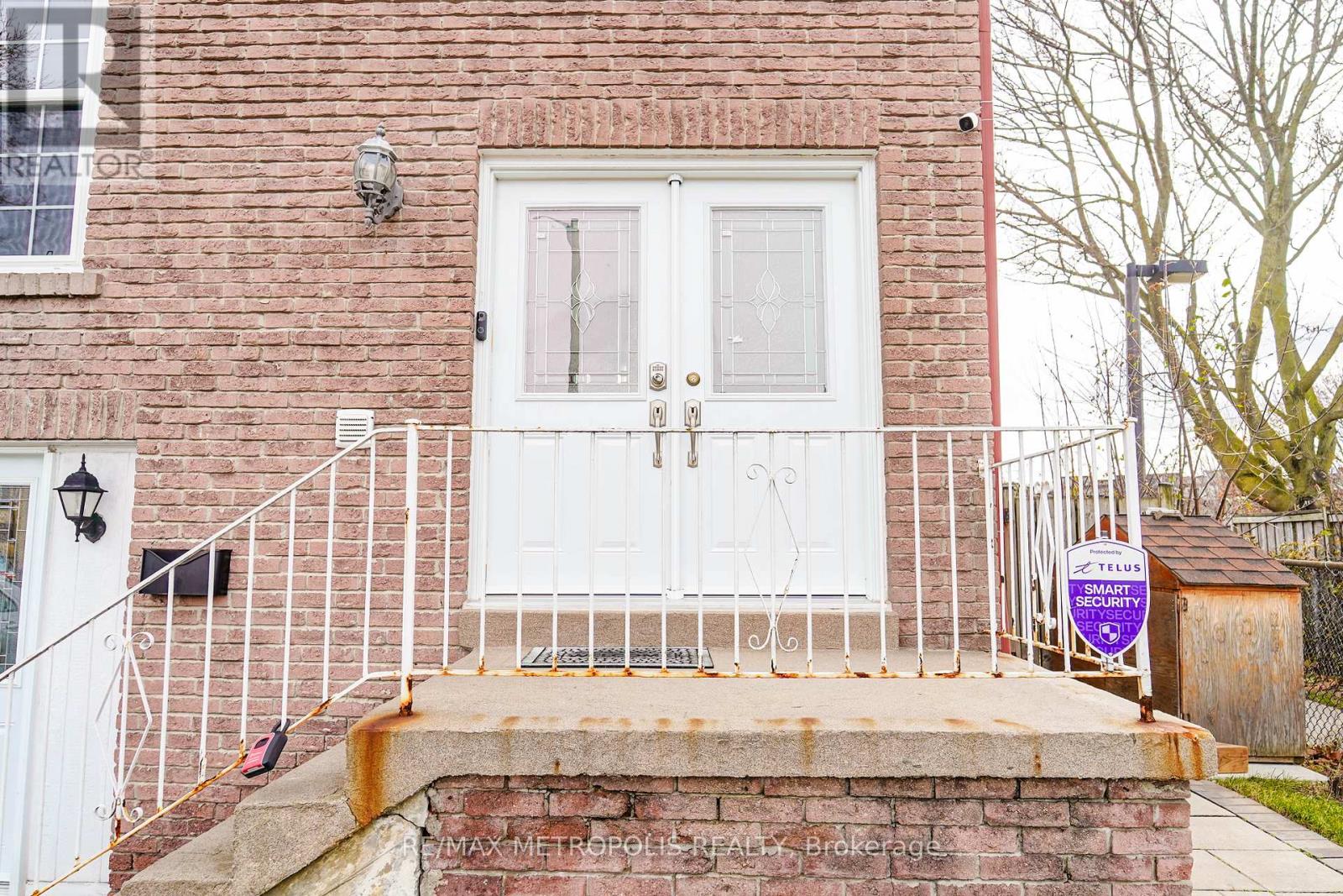 1319 Luna Court, Pickering, Ontario  L1W 3C3 - Photo 8 - E12711510