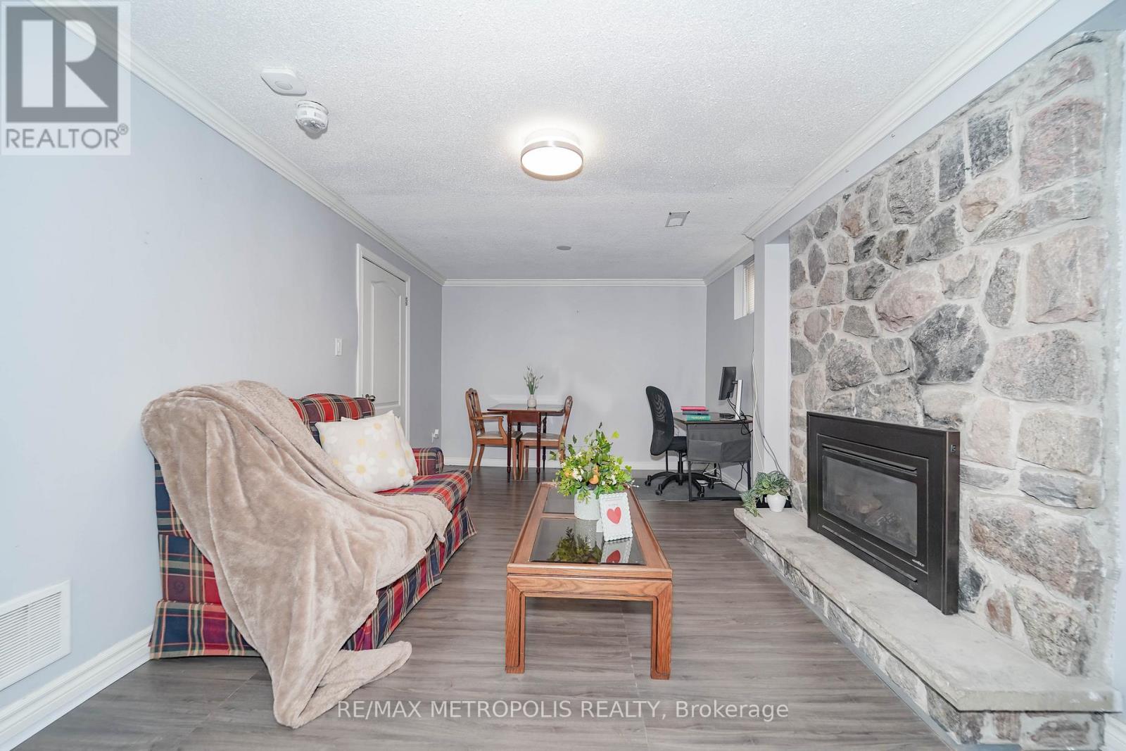 1319 Luna Court, Pickering, Ontario  L1W 3C3 - Photo 9 - E12711510