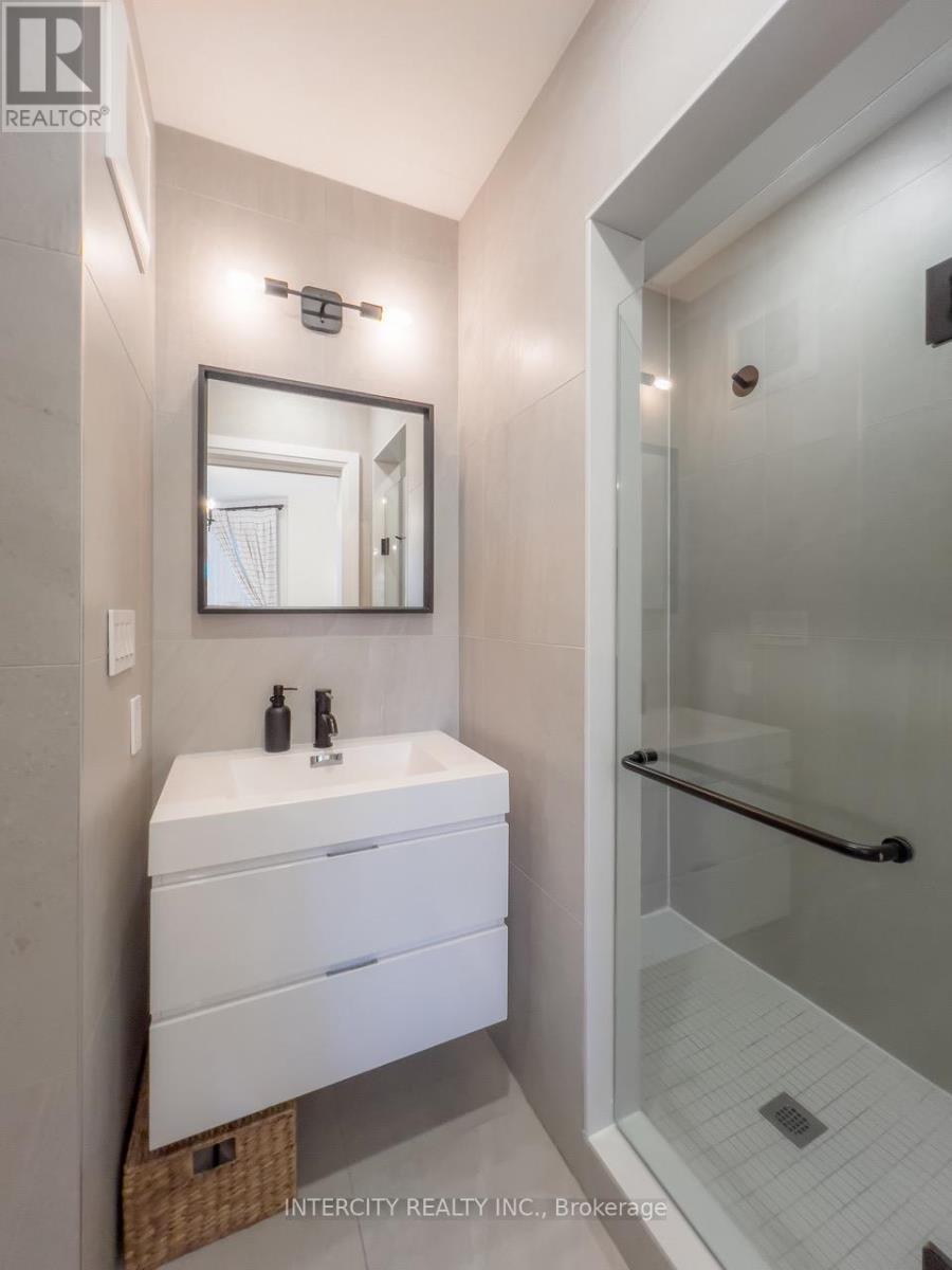 92 Dagmar Avenue, Toronto, Ontario  M4M 1W2 - Photo 11 - E12711512