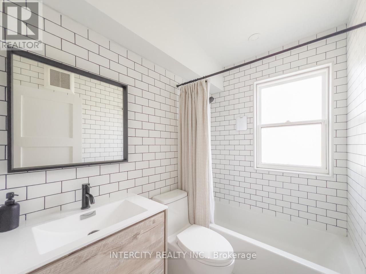 92 Dagmar Avenue, Toronto, Ontario  M4M 1W2 - Photo 14 - E12711512