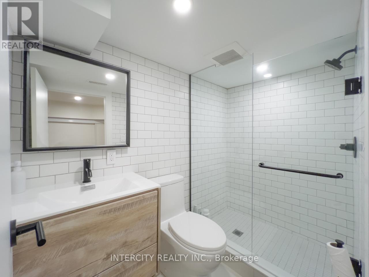 92 Dagmar Avenue, Toronto, Ontario  M4M 1W2 - Photo 17 - E12711512