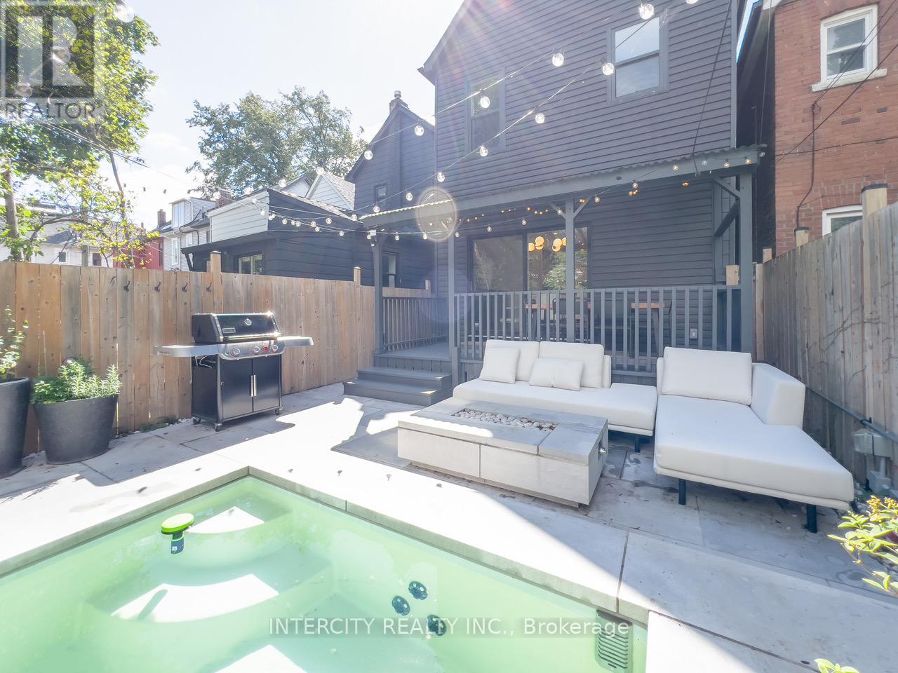 92 Dagmar Avenue, Toronto, Ontario  M4M 1W2 - Photo 20 - E12711512