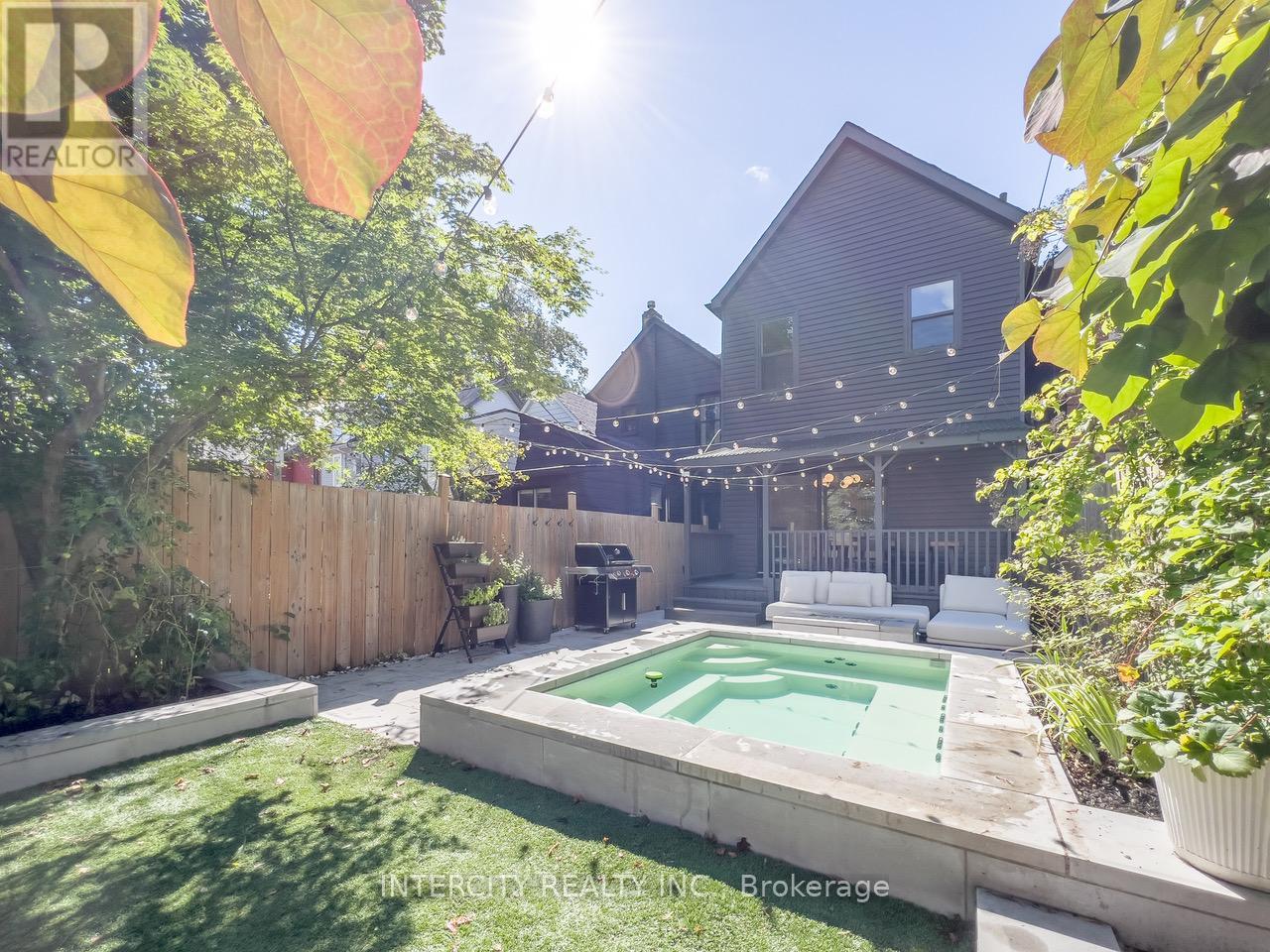 92 Dagmar Avenue, Toronto, Ontario  M4M 1W2 - Photo 22 - E12711512