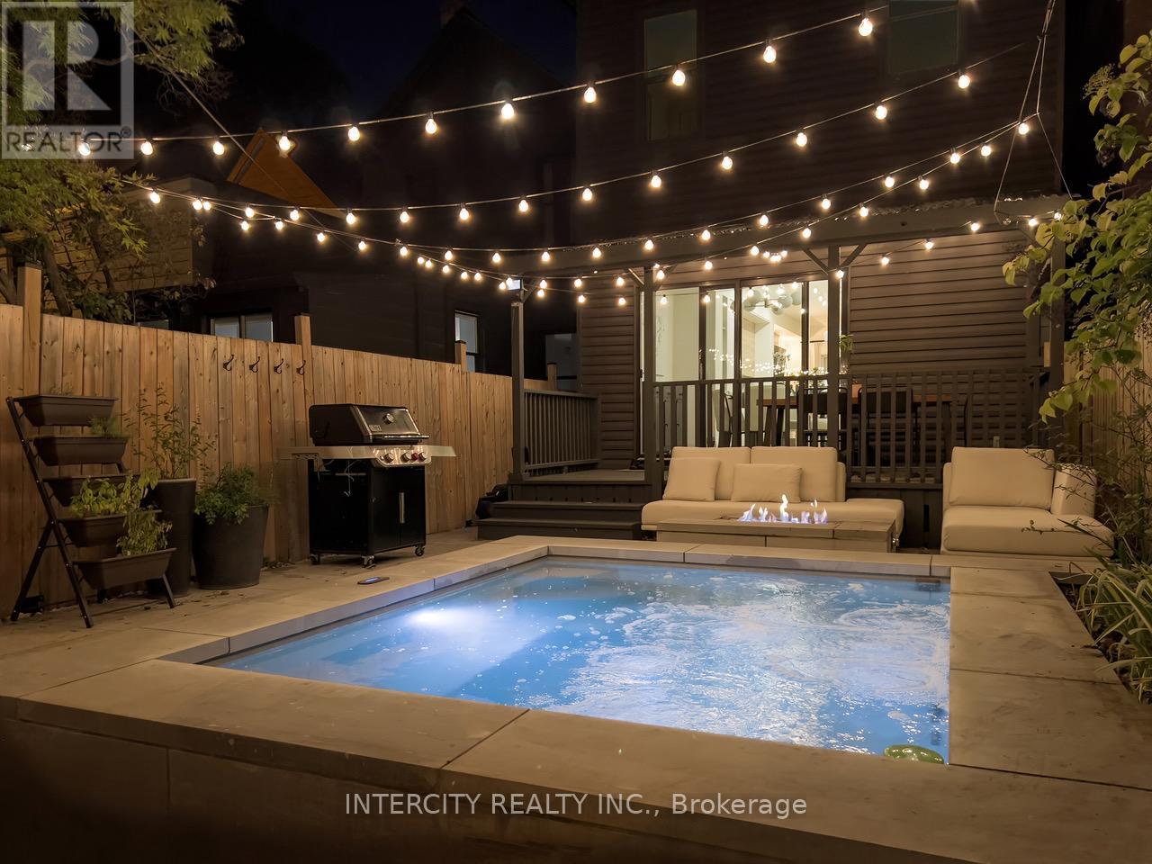 92 Dagmar Avenue, Toronto, Ontario  M4M 1W2 - Photo 24 - E12711512