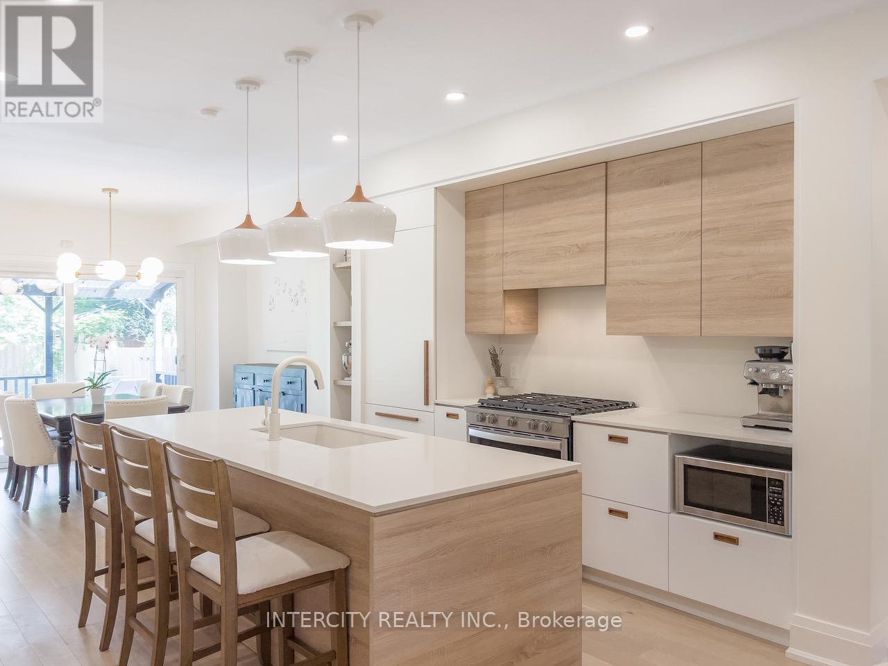 92 Dagmar Avenue, Toronto, Ontario  M4M 1W2 - Photo 6 - E12711512