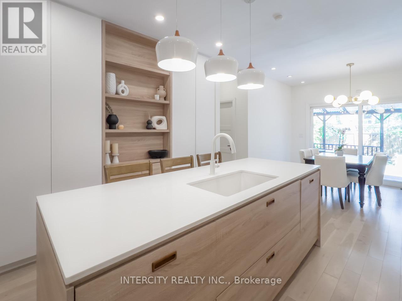 92 Dagmar Avenue, Toronto, Ontario  M4M 1W2 - Photo 7 - E12711512