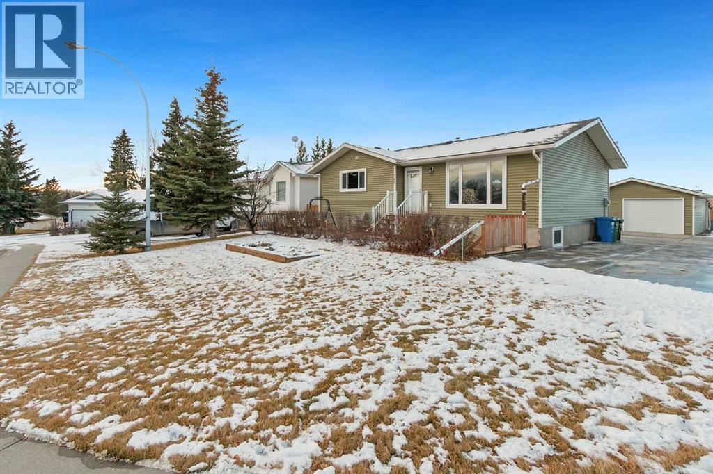 127 Edey Close, Cremona, Alberta
