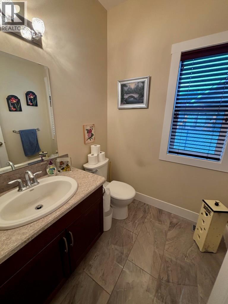 2265 Selkirk Place, Grand Forks, British Columbia  V0H 1H0 - Photo 8 - 10372974