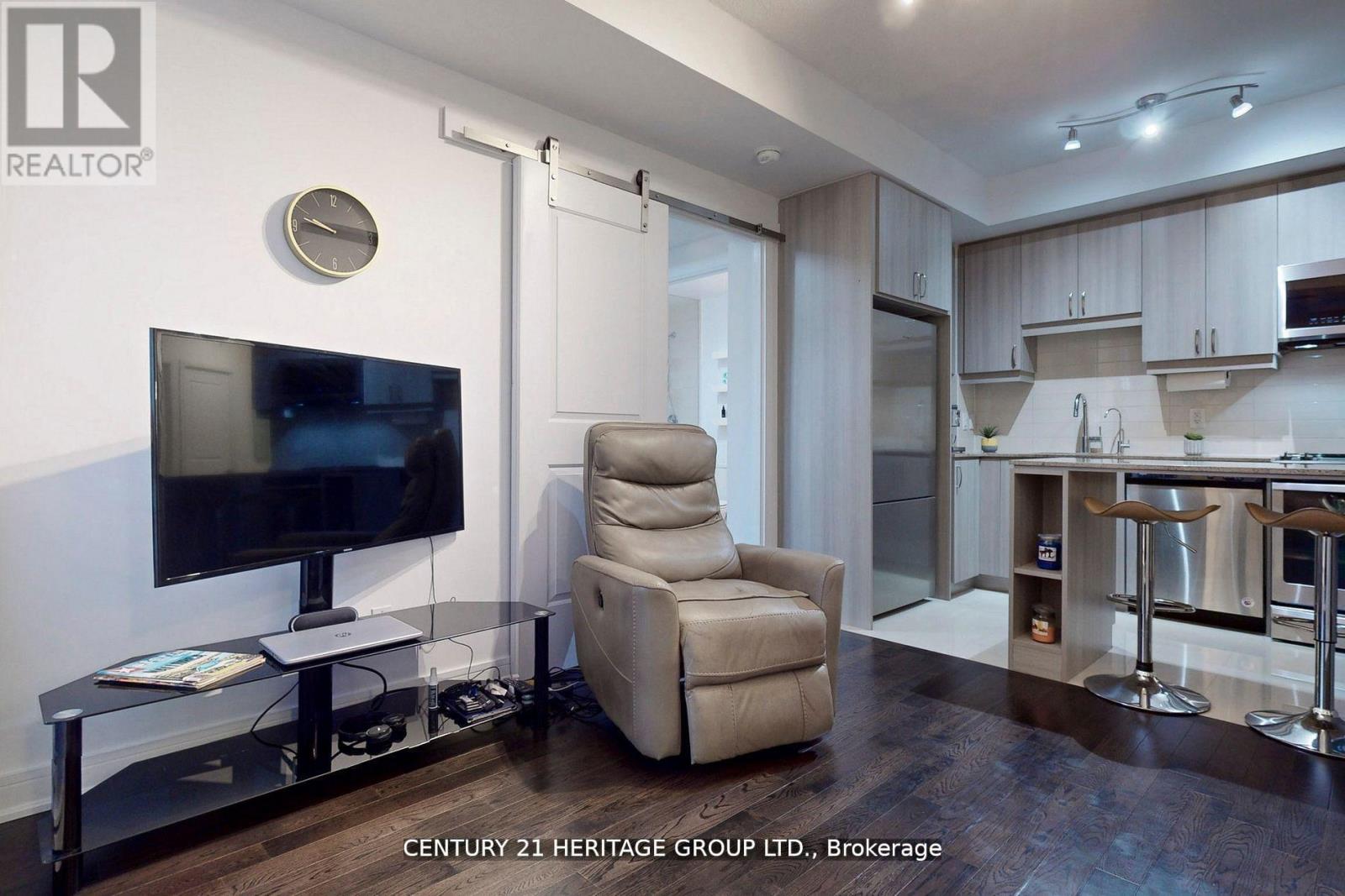 319 - 9201 Yonge Street, Richmond Hill, Ontario  L4C 6Z2 - Photo 6 - N12711484