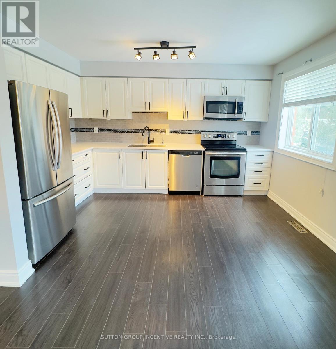 5 - 49 Ferndale Drive S, Barrie (Ardagh), Ontario  L4N 5W9 - Photo 3 - S12711502