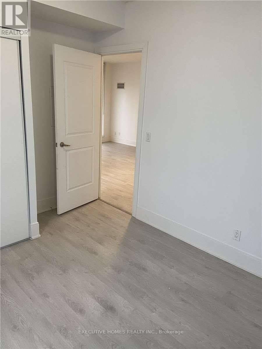 2707 - 330 Burnhamthorpe Road, Mississauga, Ontario  L5B 3Y5 - Photo 3 - W12711476