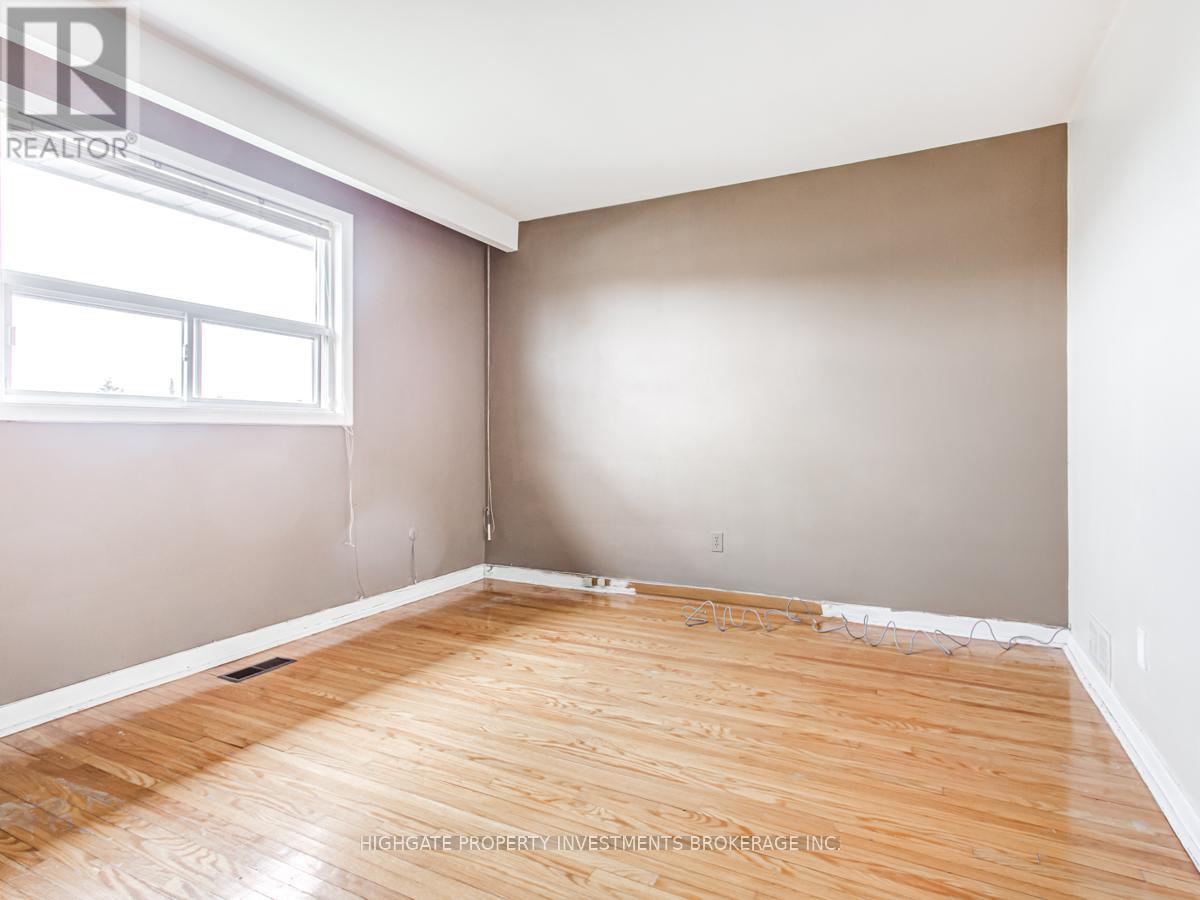 Upper - 33 Paulvale Crescent, Toronto, Ontario  M3J 1K4 - Photo 18 - W12711550