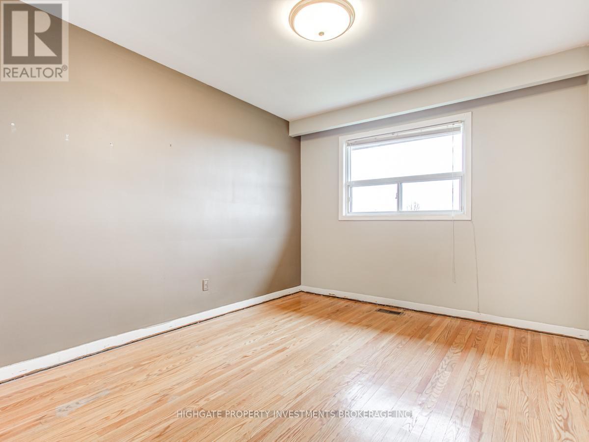 Upper - 33 Paulvale Crescent, Toronto, Ontario  M3J 1K4 - Photo 19 - W12711550