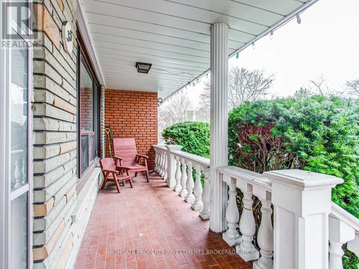 Upper - 33 Paulvale Crescent, Toronto, Ontario  M3J 1K4 - Photo 2 - W12711550