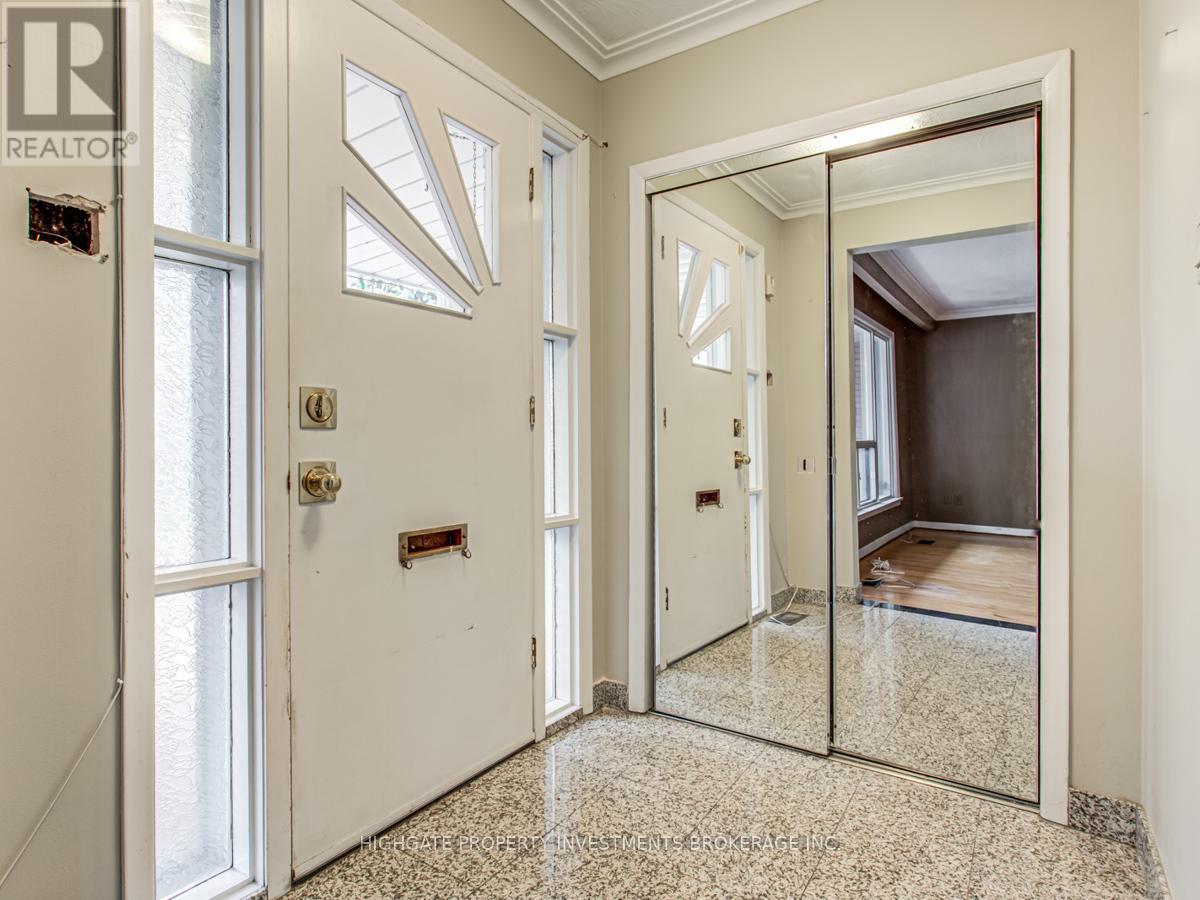 Upper - 33 Paulvale Crescent, Toronto, Ontario  M3J 1K4 - Photo 3 - W12711550