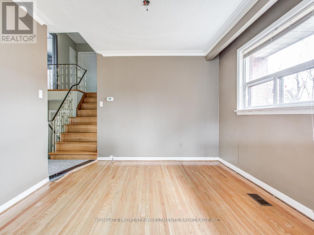 Upper - 33 Paulvale Crescent, Toronto, Ontario  M3J 1K4 - Photo 9 - W12711550