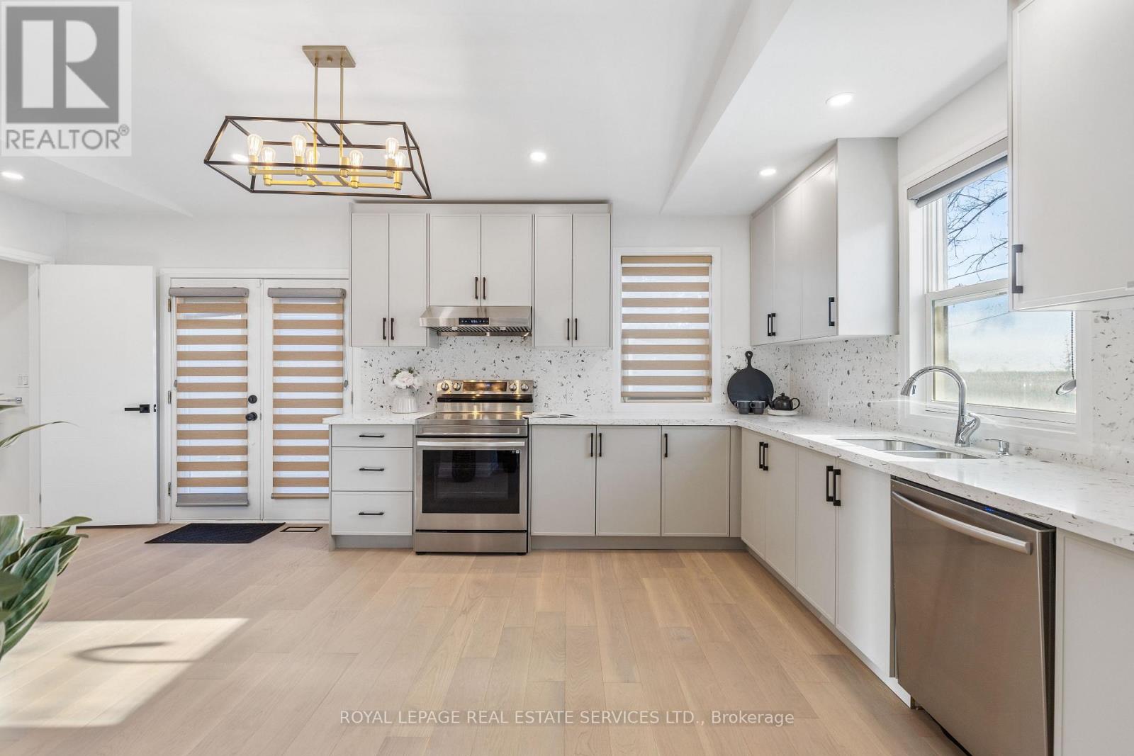 Main - 63 Port Street, Mississauga, Ontario  L5H 1E2 - Photo 10 - W12711554