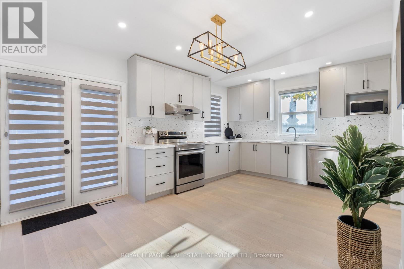 Main - 63 Port Street, Mississauga, Ontario  L5H 1E2 - Photo 12 - W12711554