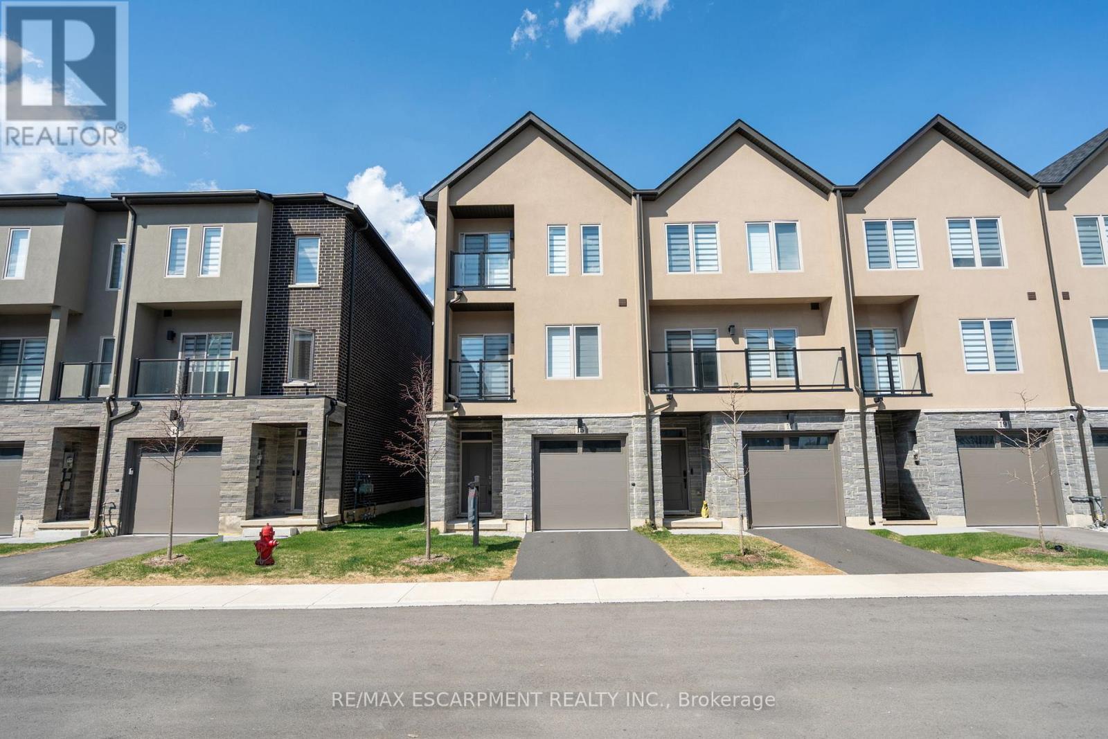 15 RASPBERRY LANE, Hamilton, Ontario