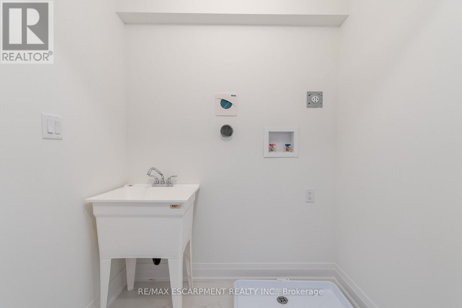 15 Raspberry Lane, Hamilton, Ontario  L0R 1W0 - Photo 17 - X12704504