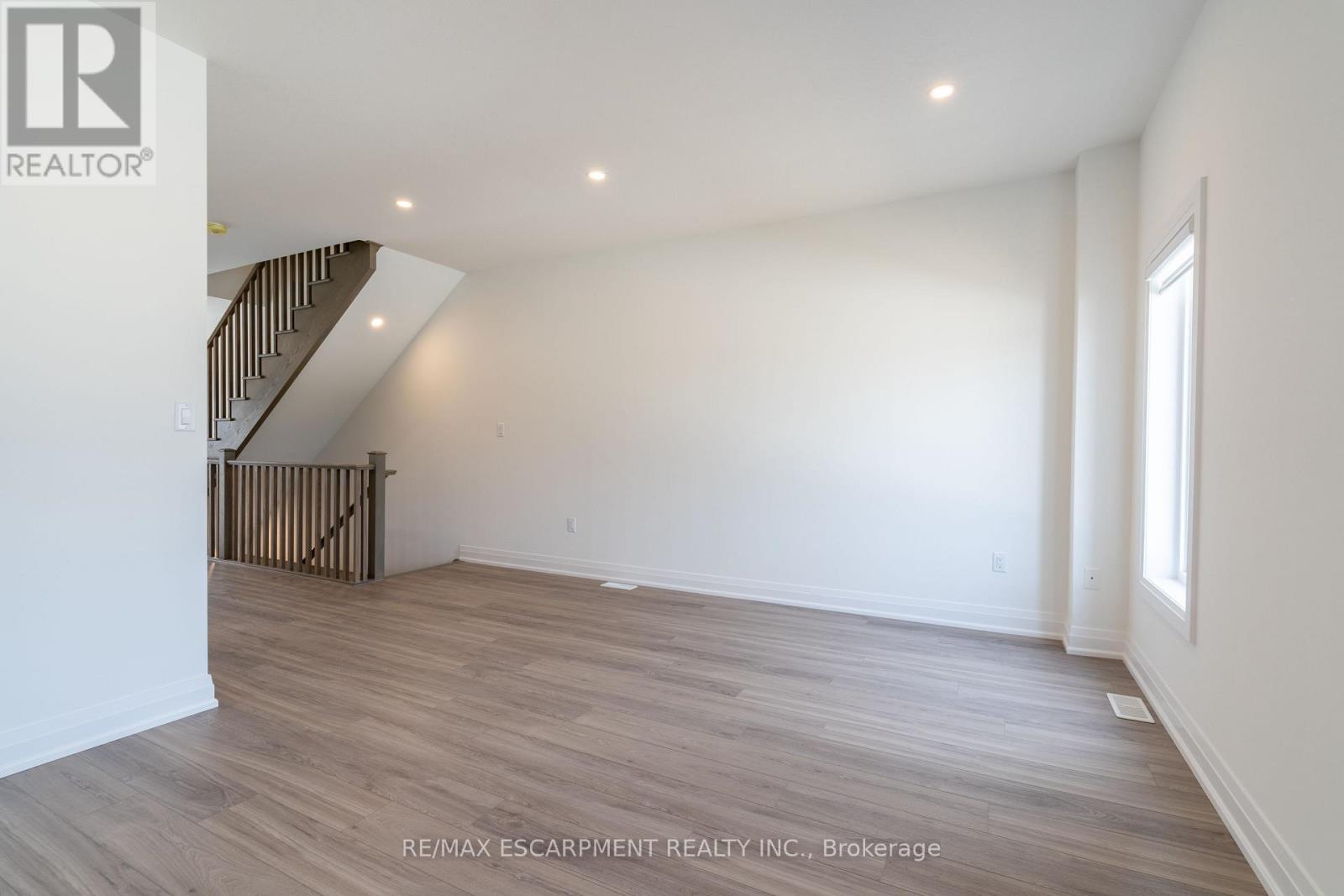 15 Raspberry Lane, Hamilton, Ontario  L0R 1W0 - Photo 5 - X12704504