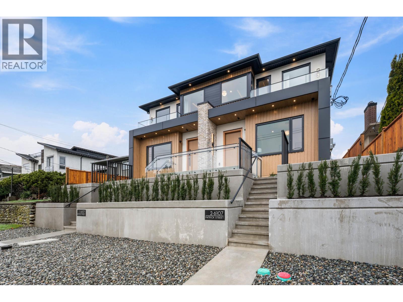 2 6107 Patrick Street, Burnaby, British Columbia  V5J 3B8 - Photo 2 - R3080704