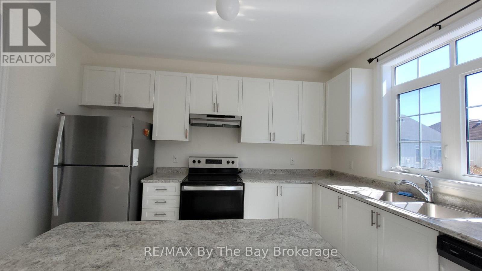 218 Roy Drive, Clearview, Ontario  L0M 1S0 - Photo 10 - S12711576