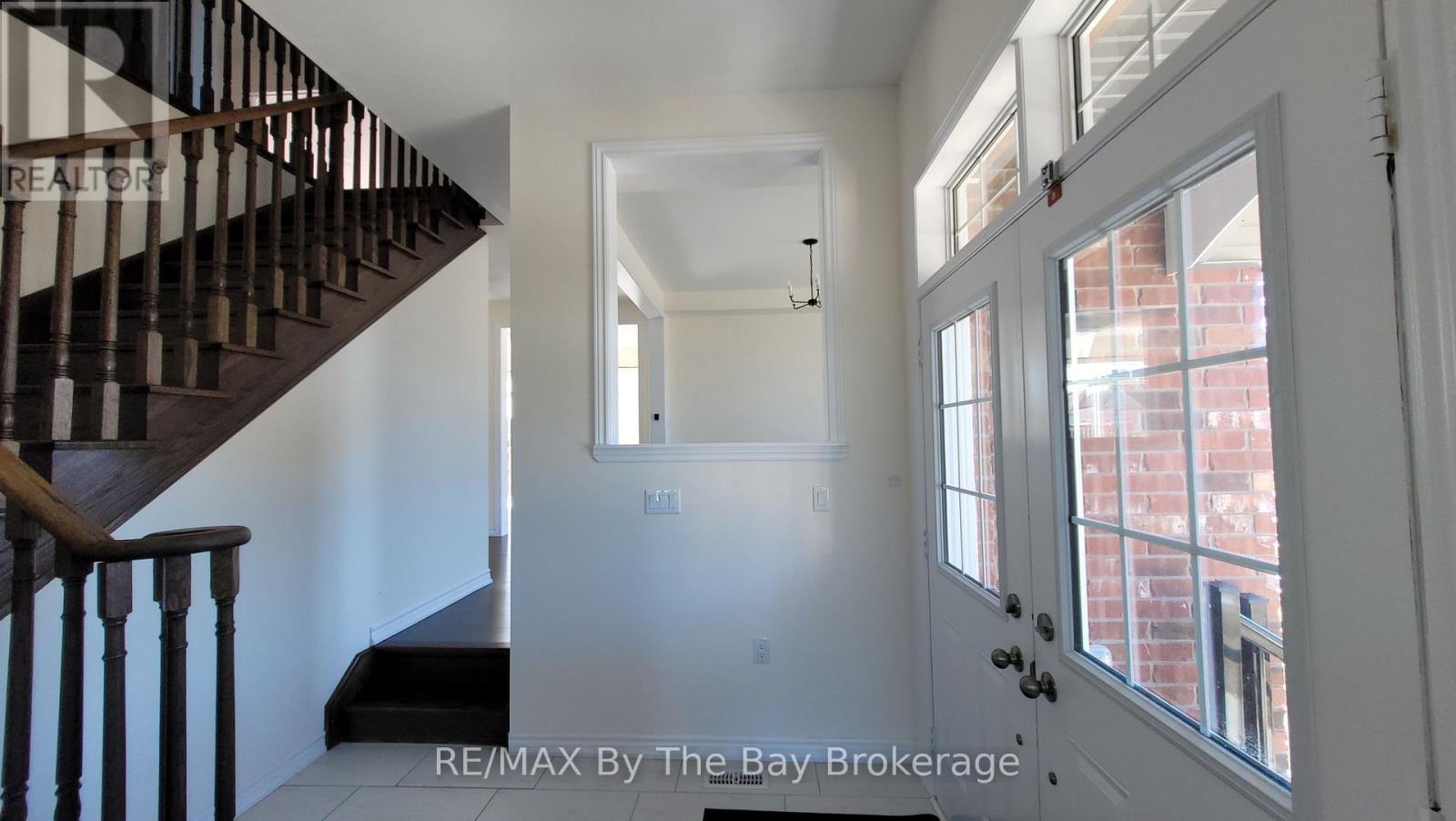 218 Roy Drive, Clearview, Ontario  L0M 1S0 - Photo 4 - S12711576