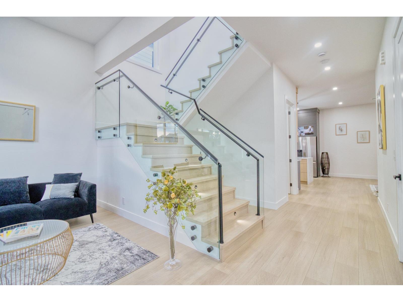 9112 156 Street, Surrey, British Columbia  V3R 5Y8 - Photo 5 - R3081026