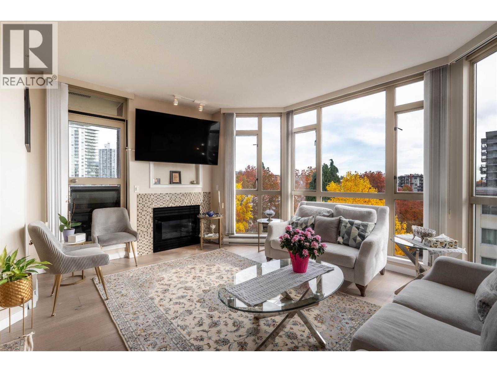 801 160 W Keith Road, North Vancouver, British Columbia  V7M 3M2 - Photo 2 - R3081043