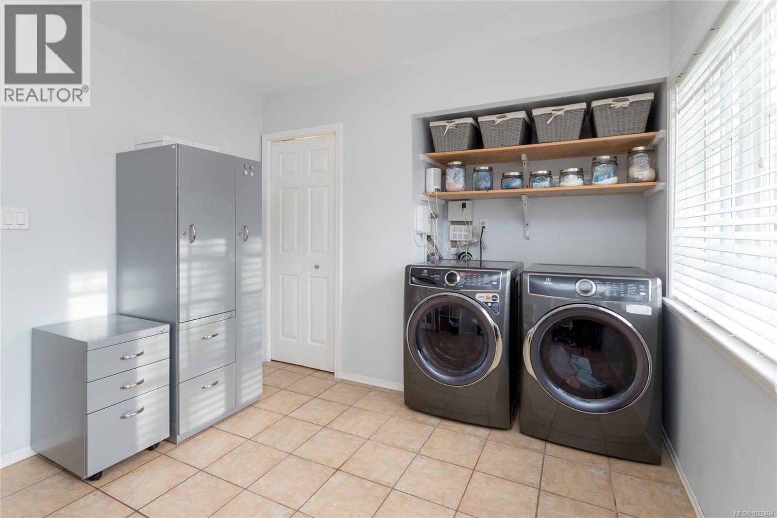 1208 Tatlow Rd, North Saanich, British Columbia  V8L 5P3 - Photo 32 - 1022494