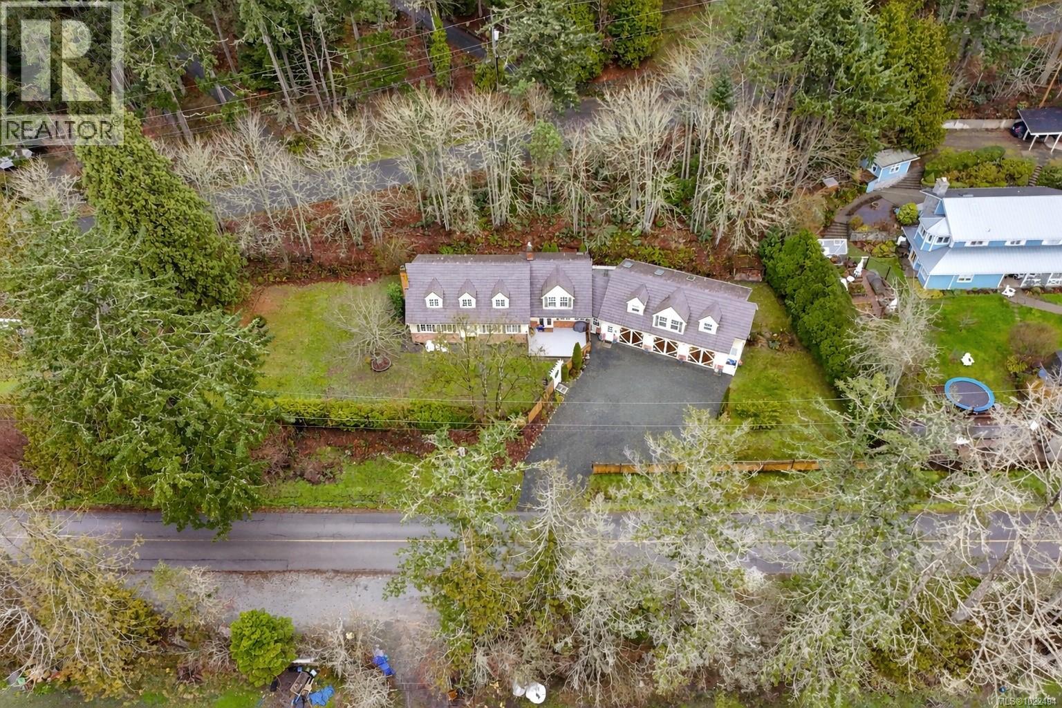 1208 Tatlow Rd, North Saanich, British Columbia  V8L 5P3 - Photo 2 - 1022494