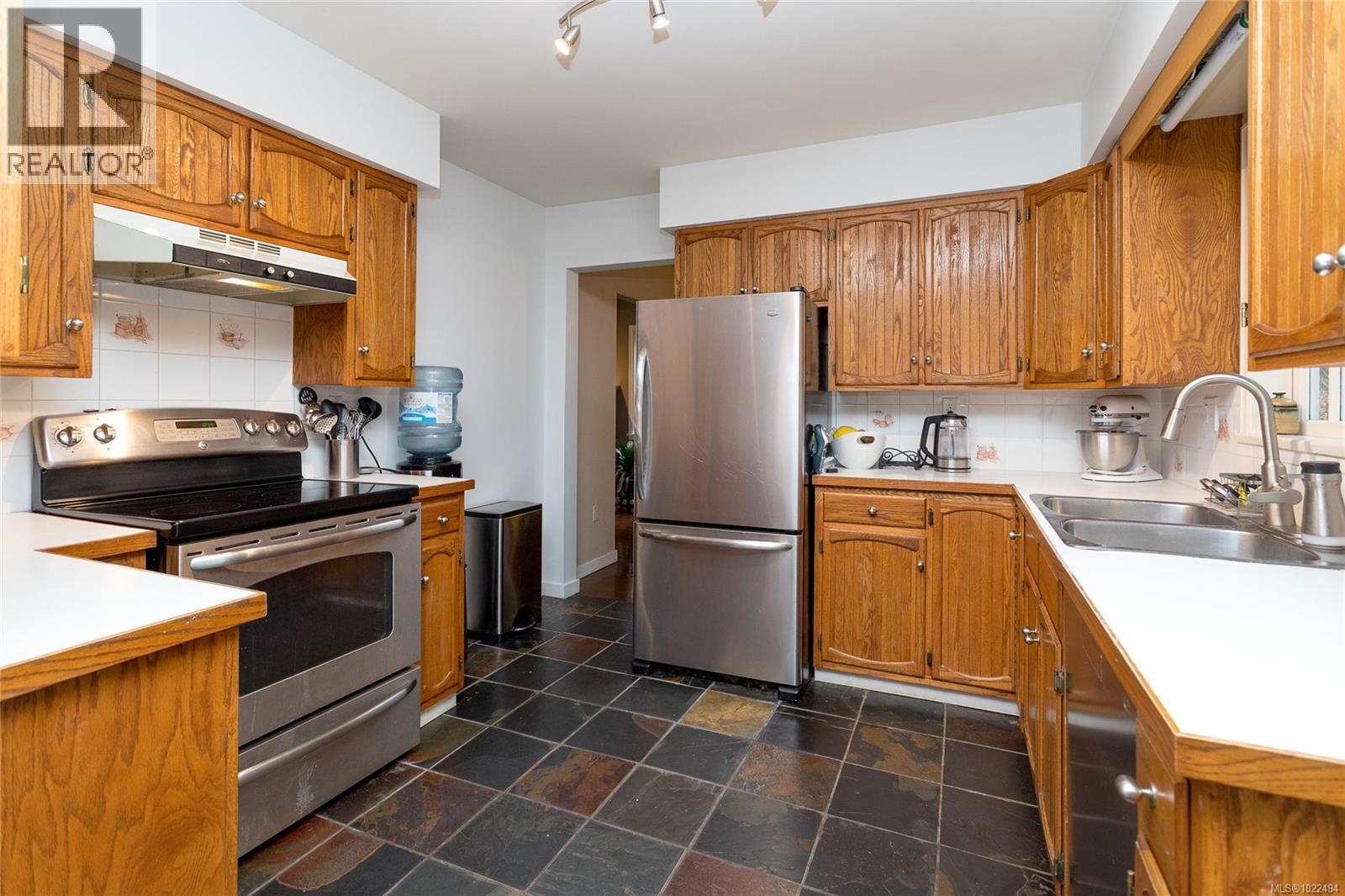 1208 Tatlow Rd, North Saanich, British Columbia  V8L 5P3 - Photo 12 - 1022494