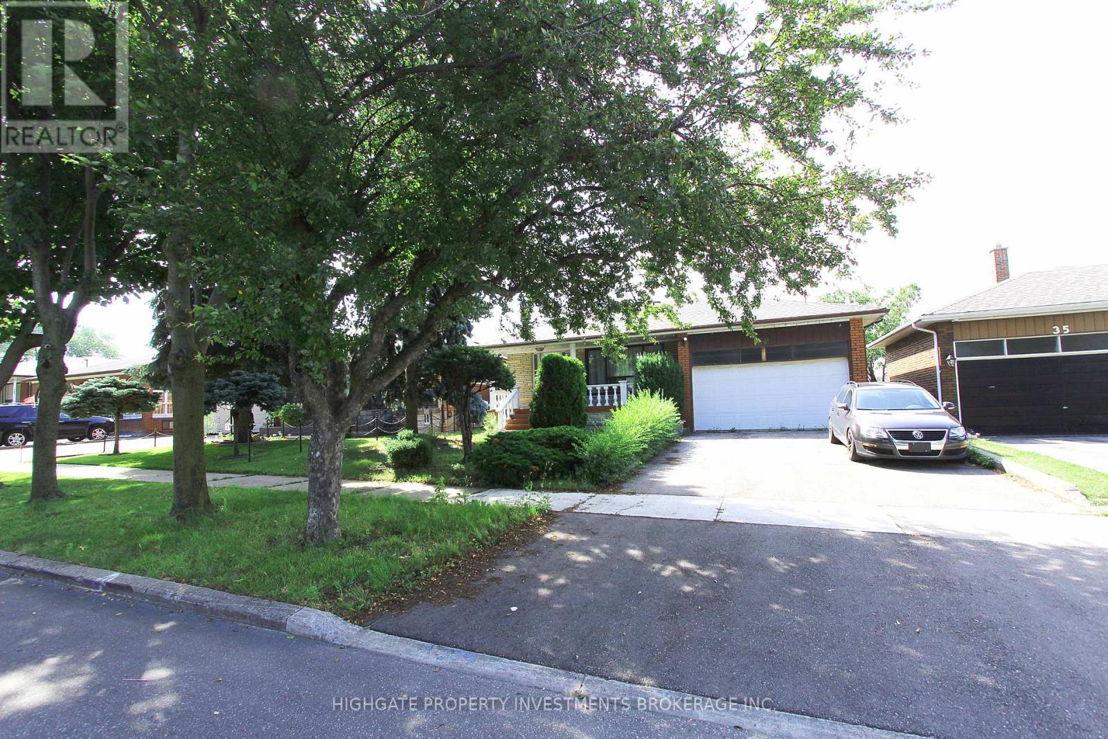 Back - 33 Paulvale Crescent, Toronto, Ontario  M3J 1K4 - Photo 2 - W12711580