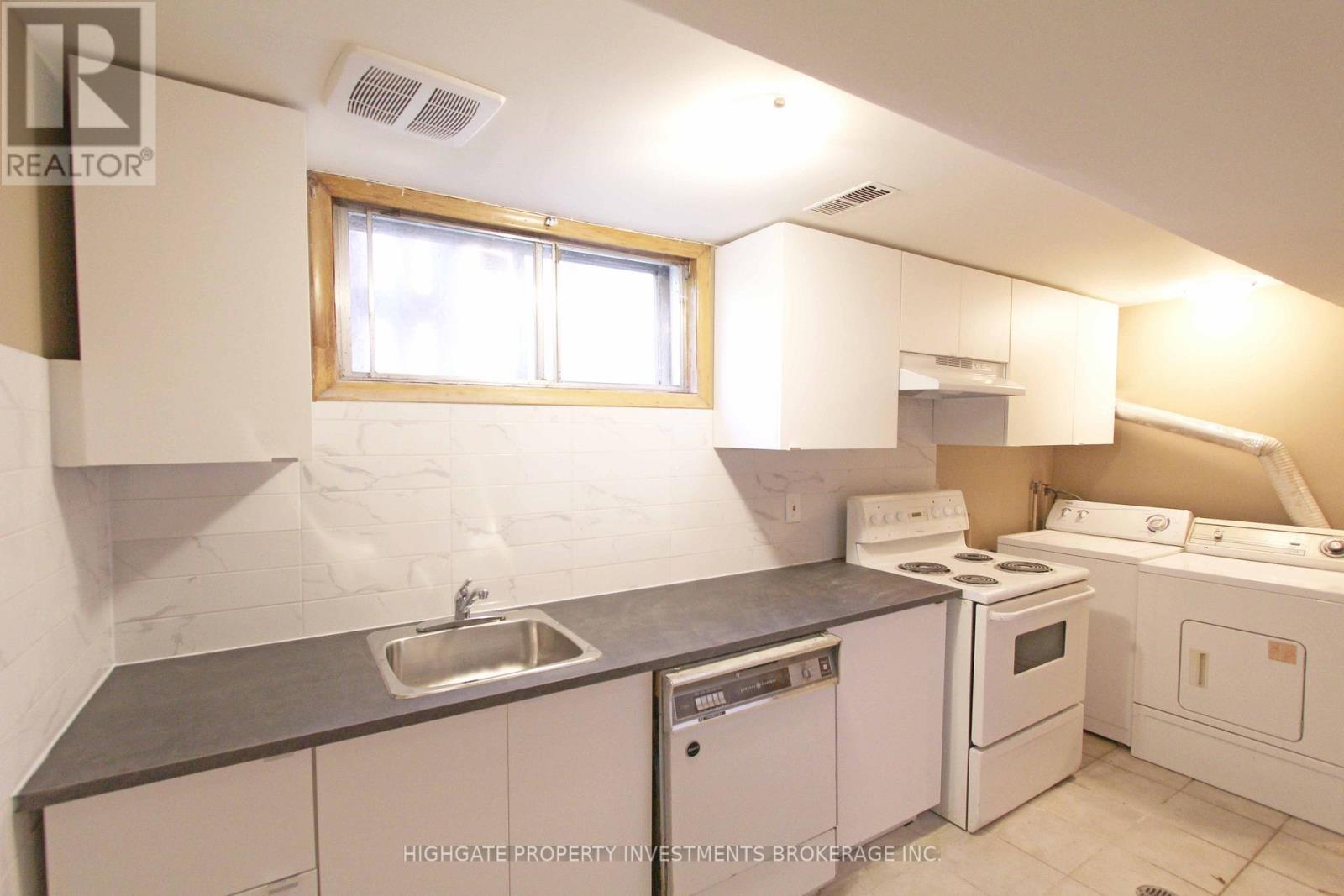 Back - 33 Paulvale Crescent, Toronto, Ontario  M3J 1K4 - Photo 5 - W12711580