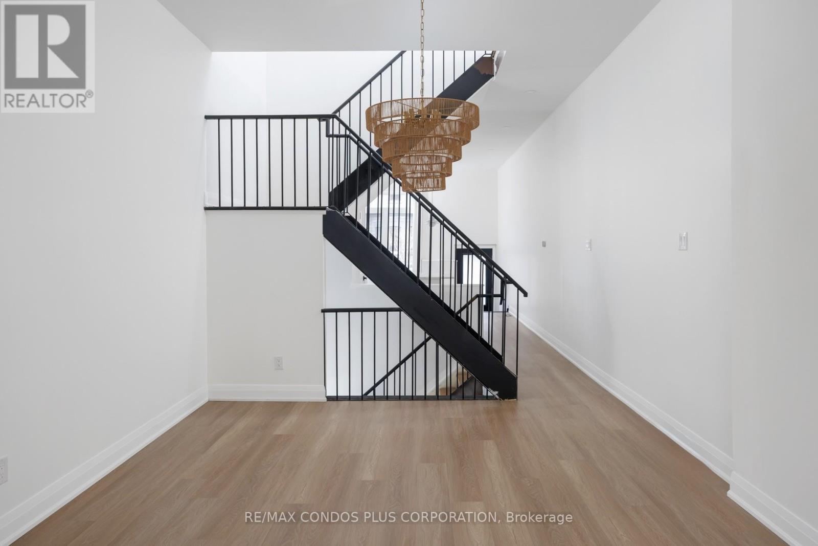 Main - 219 Sorauren Avenue, Toronto, Ontario  M6R 2G1 - Photo 11 - W12711590