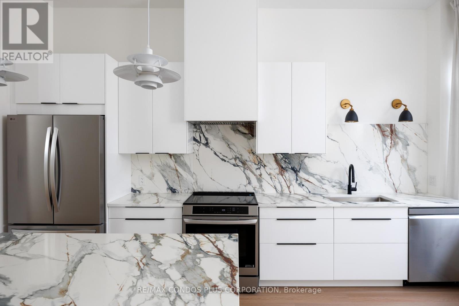 Main - 219 Sorauren Avenue, Toronto, Ontario  M6R 2G1 - Photo 2 - W12711590