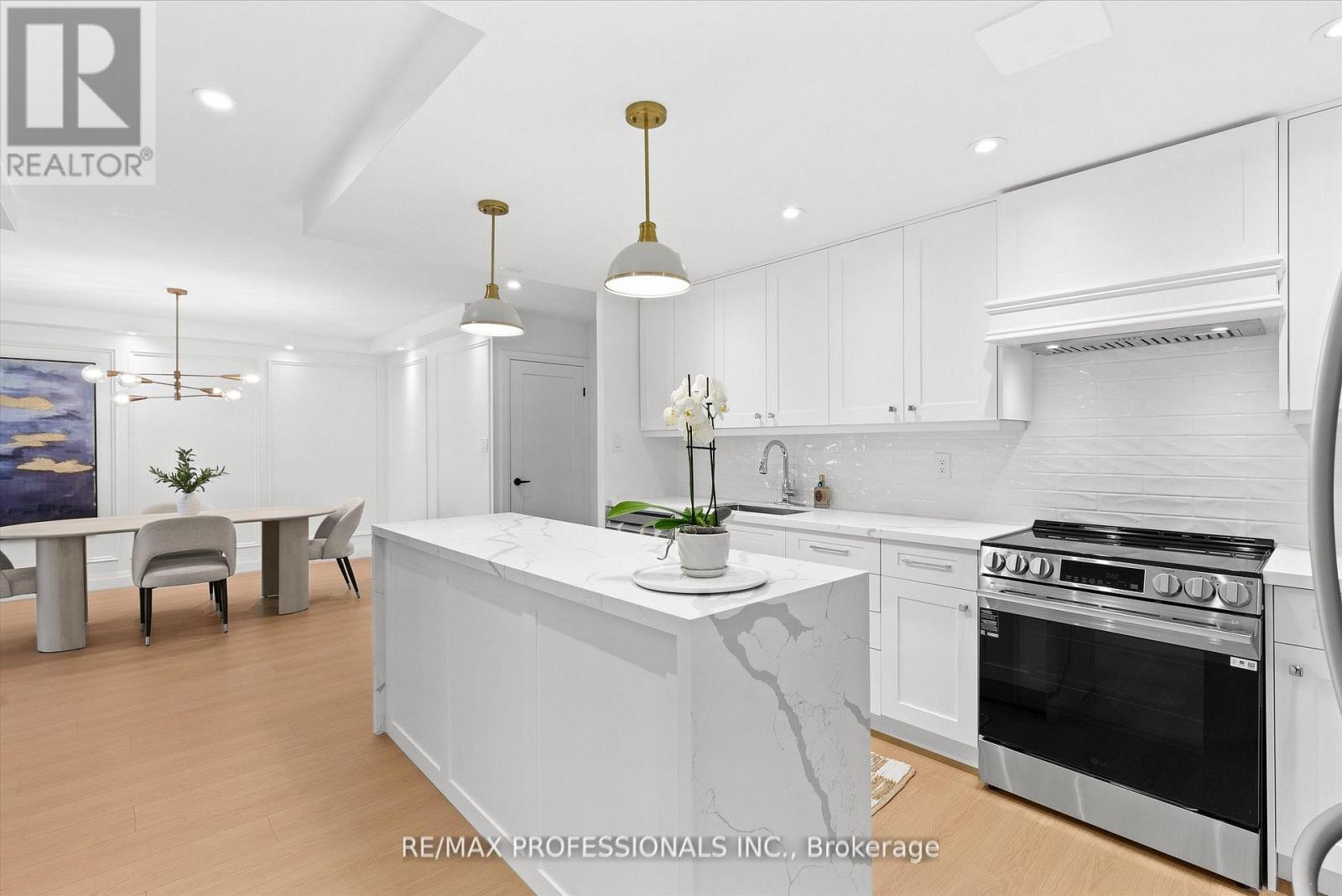 508 - 820 Burnhamthorpe Road, Toronto, Ontario  M9C 4W2 - Photo 8 - W12711602