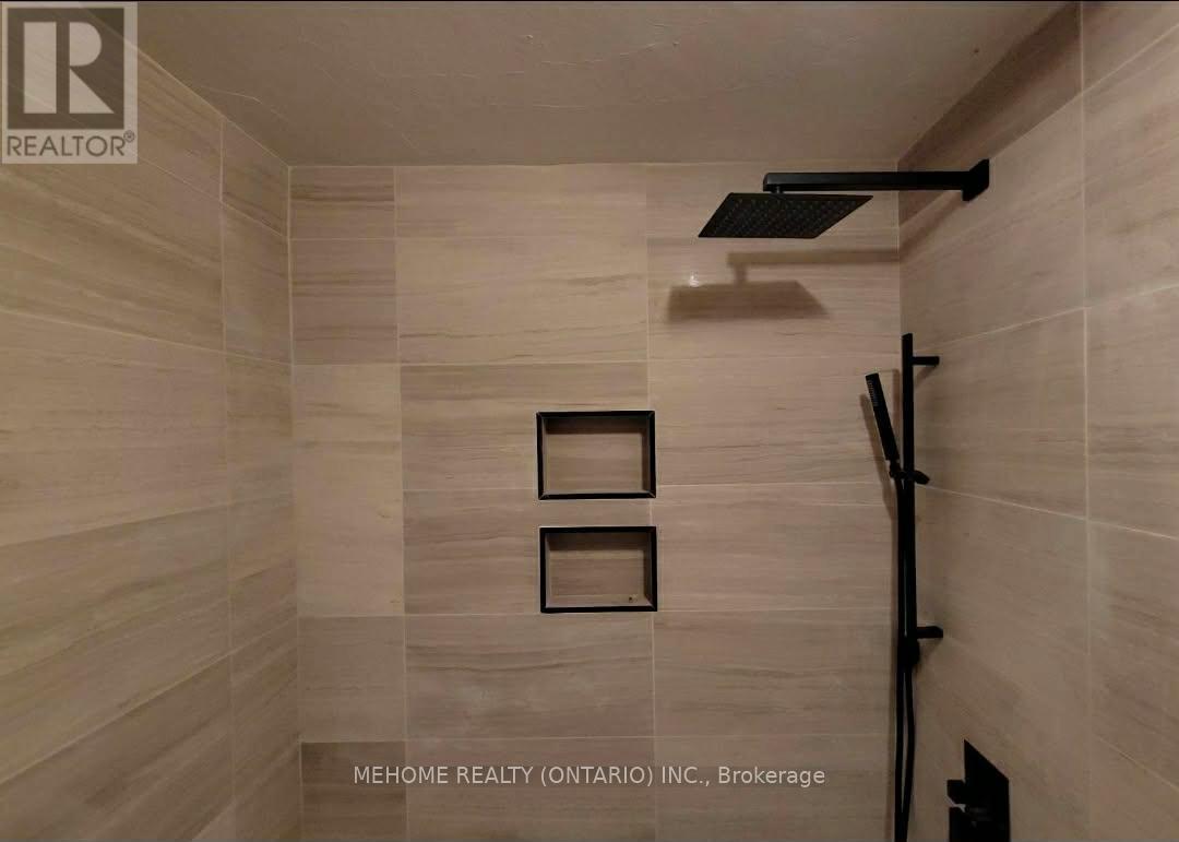 7 Merrydrew Court, Mississauga, Ontario  L5M 1W6 - Photo 5 - W12706156